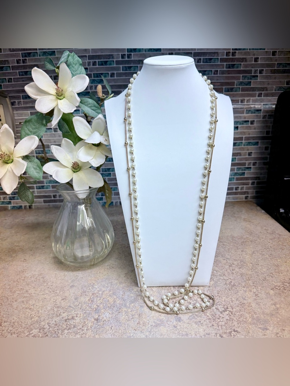 Vintage Anne Klein gold tone and faux pearl mecklace